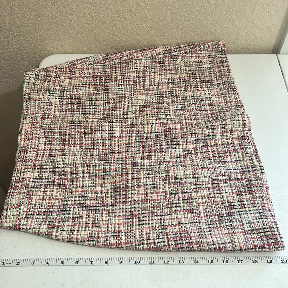 Ann Taylor Pink Tweed skirt, Size 8 - Picture 7 of 8